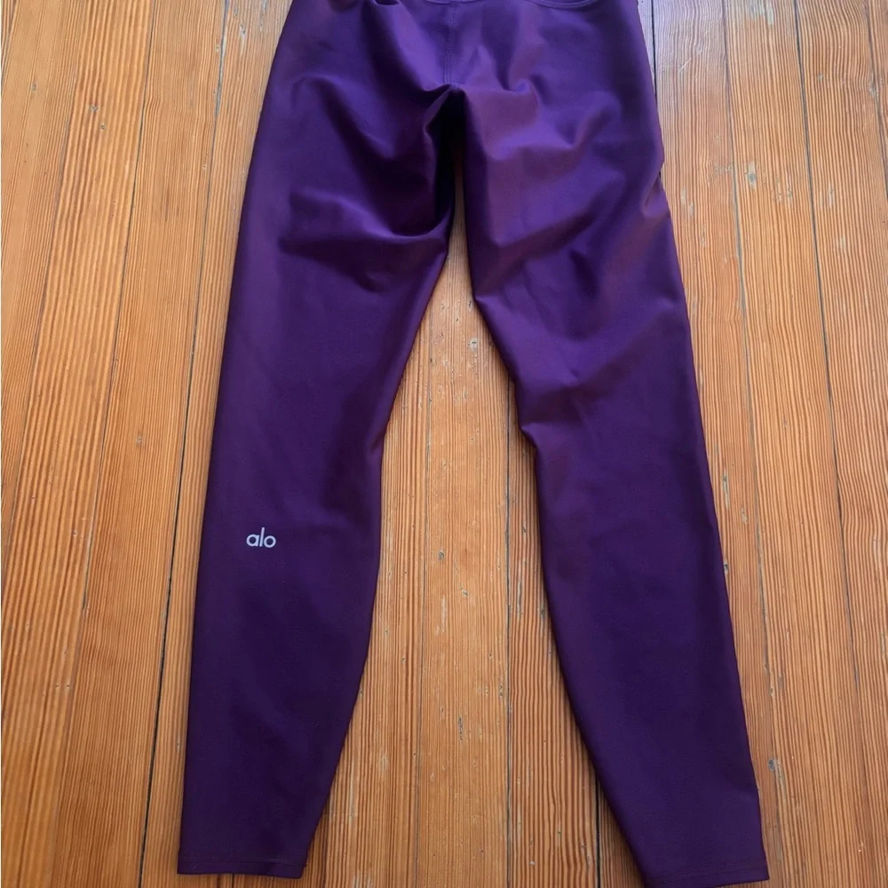 ALO Leggings in Rich Purple - Picture 4 of 4